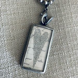 Beaded necklace with pendant